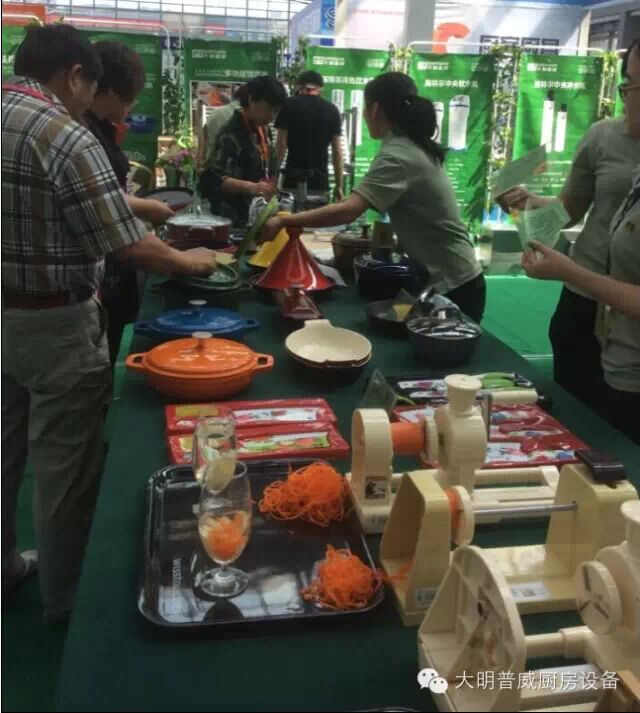 客戶參觀果蔬加工設備 客戶參觀果蔬加工設備