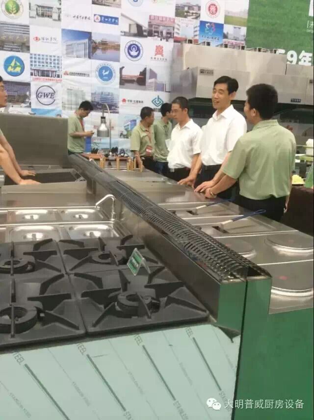 客戶參觀廚房設備 客戶參觀廚房設備