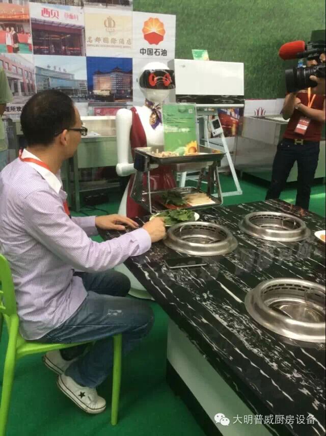 客戶體驗機器人送餐 客戶體驗機器人送餐