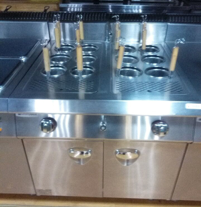 燃氣煮面爐正面 燃氣煮面爐正面