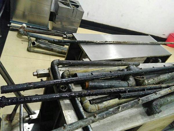 拆卸下來的舊配件 拆卸下來的舊配件